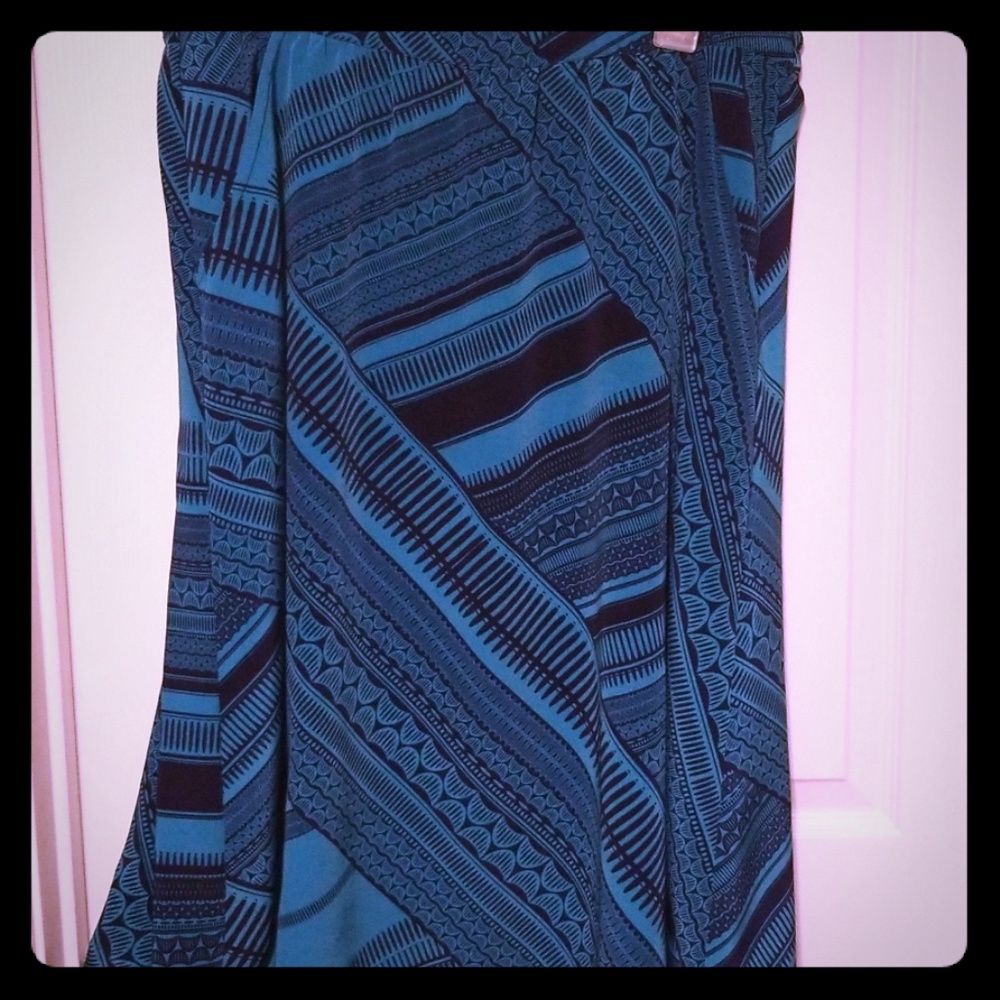 **SOLD** Old Navy Midi Skirt w/ Pockets. Tribal